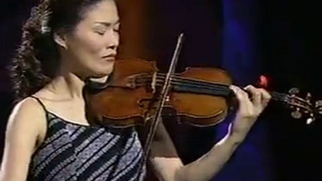 Kyung Sun plays La Gitana by Kreisler смотреть онлайн