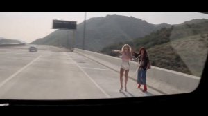 Чич и Чонг уходят от погони и подбирают девушек) Укуренные.