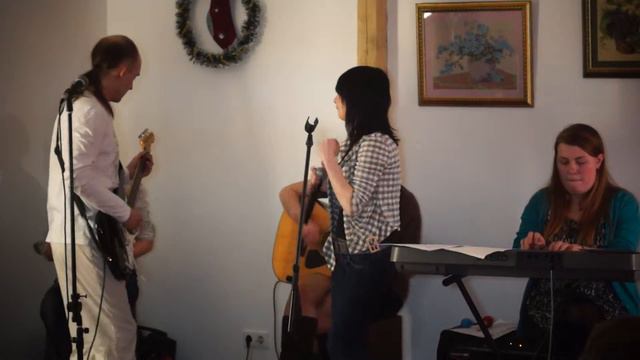 Бонифаций и Красные Металлисты - Фиолетовые Гномы смотреть онлайн