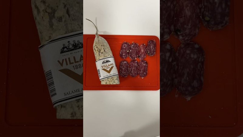 Салями Abruzzese с родины Волков. Колбаса с белым сухим вином, черным и белым перцем