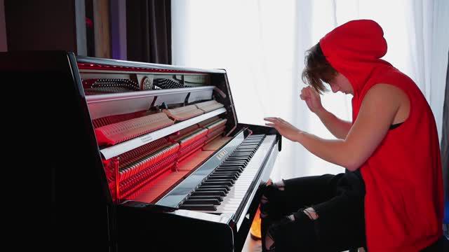 Bella Ciao on PIANO Peter Buka смотреть онлайн