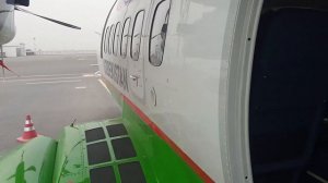 Самолет Лет-410 в международном аэропорту Ургенч