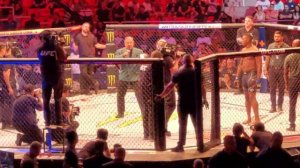 Trechos de Show de luzes e Bruce Buffer, luta Glover Teixeira X Jamahal hill