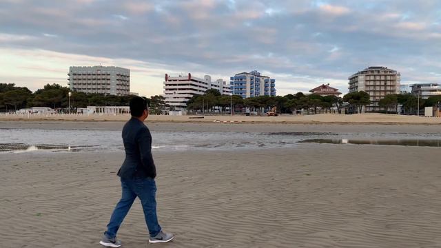 Lignano Sabbiadoro morning sunrise #italy #adventure #beach #happy #summer смотреть онлайн