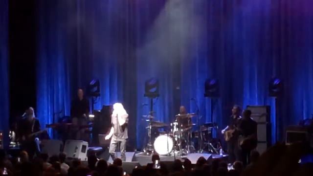 Robert Plant in KC 2018 “Black Dog” смотреть онлайн