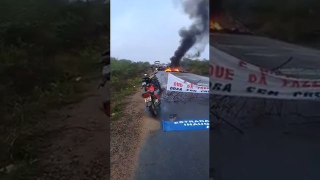 MANIFESTAÇÃO DE MORADORES ENTRE SAPEAÇU E CASTRO ALVES CONTRA DESCASO DE RODOVIA