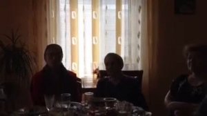 Бабушка поёт на крымско татарском с переводом на русский