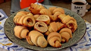 Без яиц и молочных продуктов.
РОГАЛИКИ С ВАРЕНЬЕМ