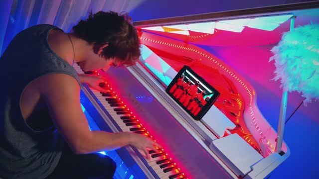 Squid Game on PIANO Peter Buka смотреть онлайн