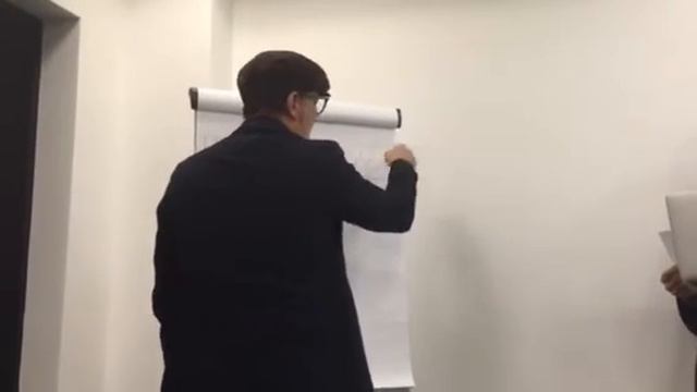 Ласло Габани крутую штуку делает