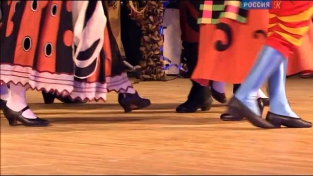 Перформанс DRESSED TO DANCE
