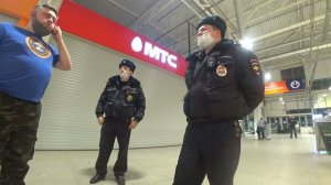 Санкт-Петербург, магазин перекресток, охрана и гбр спасают икру