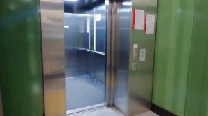 Лифт на станции метро Озёрная