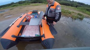 Как мы таскаем лодку к воде.