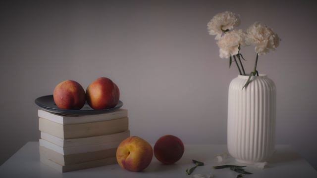 Вторая видеоработа. Натюрморт. Композиция из несколько элементов