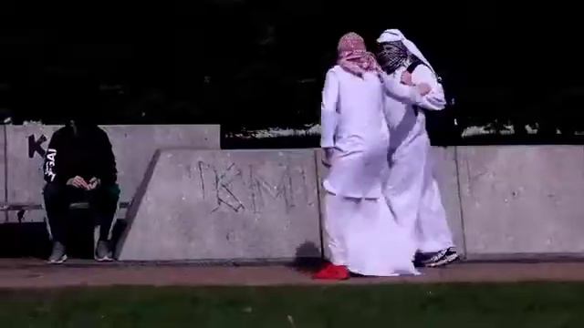 Пранк!!! Араб бомбой в России реакция людей смотреть онлайн