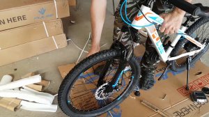 Как собрать горный скоростной новый велосипед Pulse Видео. Часть 1