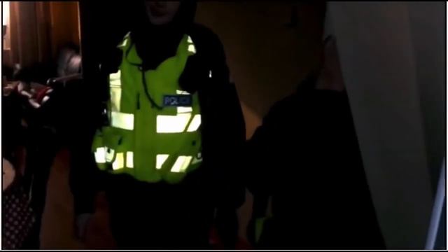 Police Lawfully Enter Sovereign Citizen's House to Install Pre Paid Meter - He Freaks Out! смотреть онлайн