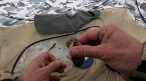 ЗА БОРТОМ ШТОРМИТ РВЁТ ИЗБУШКУ РЫБАЛКА НА ОКУНЯ СУДАКА НА ТЕЧЕНИИ МЕЛОЧЬ ОДОЛЕЛА