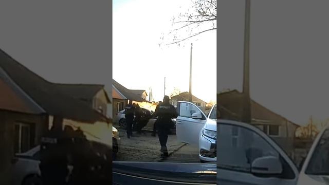 Полиция г. Николаева избивает человека( полное видео по ссылке в описании)