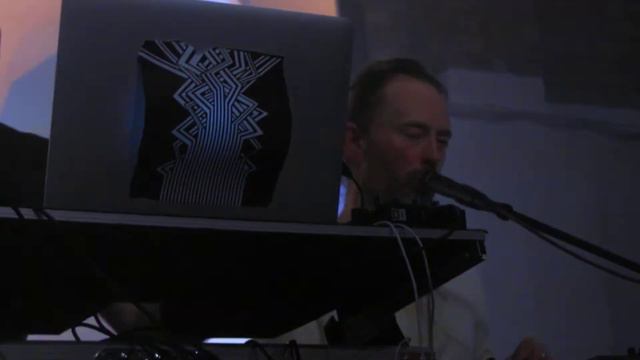 Thom Yorke-Nigel Godrich - SAD - London, Oval Space 22-02-2013 смотреть онлайн