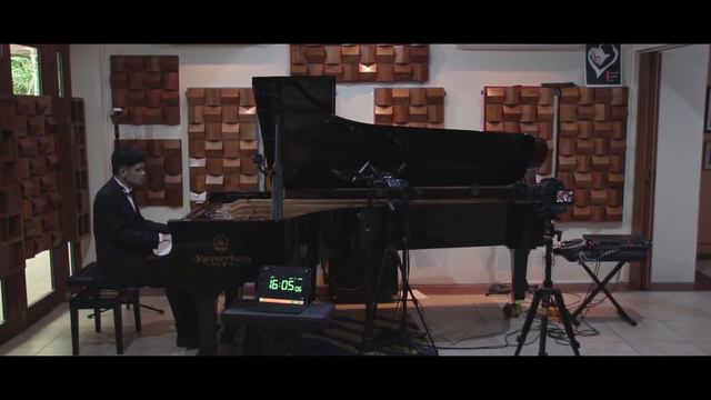 J.S. Bach - Two Chorale Preludes arr. Myra Hess by Michael Valenciano смотреть онлайн