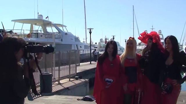 Amira Munteanu Bergmann 4Suckers Shooting in Cannes смотреть онлайн