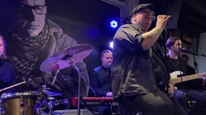 Arttu Wiskari - Suomen muotoisen pilven alla