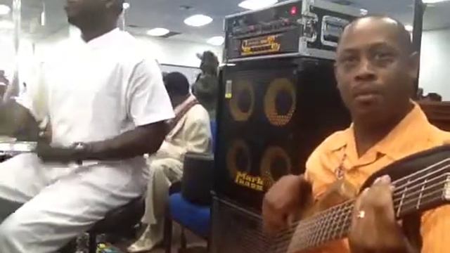 Larry Perkins play bass смотреть онлайн