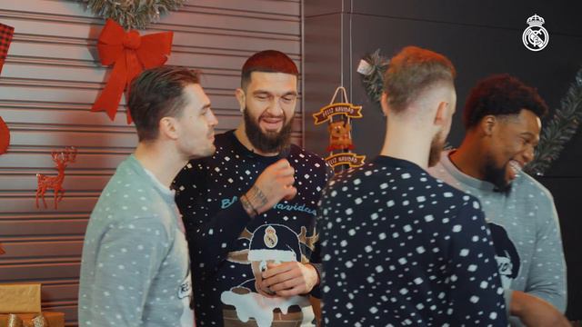Real Madrid's MINI CHRISTMAS GAMES | Musa, Hezonja, Yabusele & Poirier смотреть онлайн