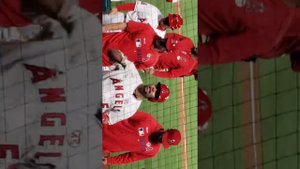 Andrelton Simmons get bucket after walk off