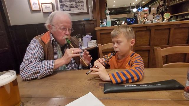 Music lessons with Mike Harding смотреть онлайн