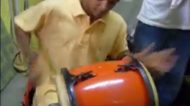 LA MAKINARIA TIPICA Rafael Lozano (JOSE GENERE aprendiendo a tocar guira) смотреть онлайн