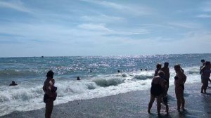 Бархатный сезон в Крыму. Центральный пляж Алушты сегодня 19 сентября 2024