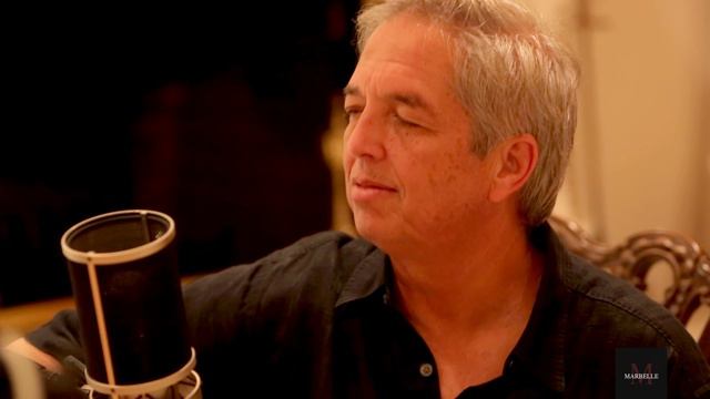 At home with Jamie Lawrence performing Hallelujah Maui Hawaii смотреть онлайн