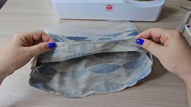 Нашла небольшой отрез сетки и сшила из него полезную для кухни вещь! смотреть онлайн