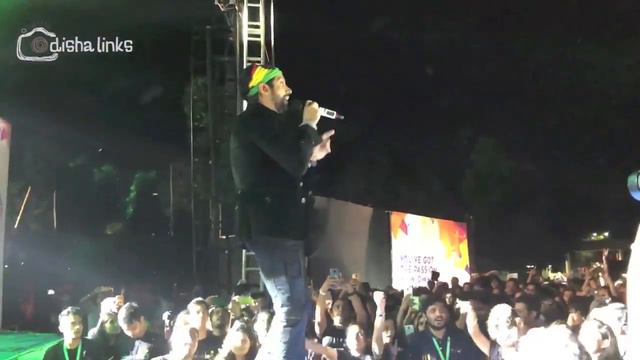 Mein Esa Kyon Hun Performed by Farhan Akhtar смотреть онлайн