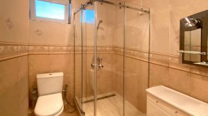 Душевое ограждение с двумя сдвижными дверьми