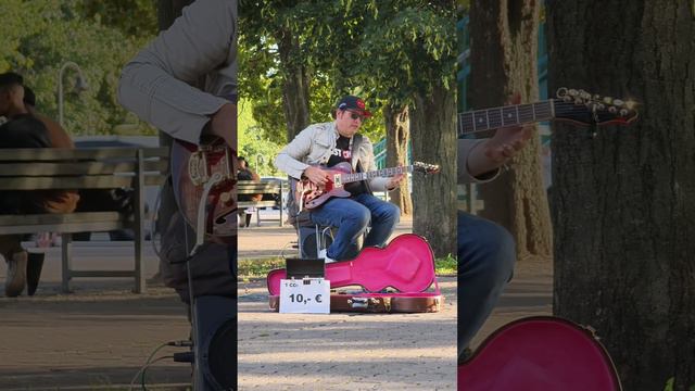 Magische Gitarre 🎸 #kultur #berlin #gitarre #musik #alex #spaß #walk #sightseeing