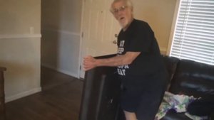 ЗЛОЙ ДЕД ЛОМАЕТ  ТЕЛЕВИЗОР (РУССКАЯ ОЗВУЧКА)ANGRY GRANDPA