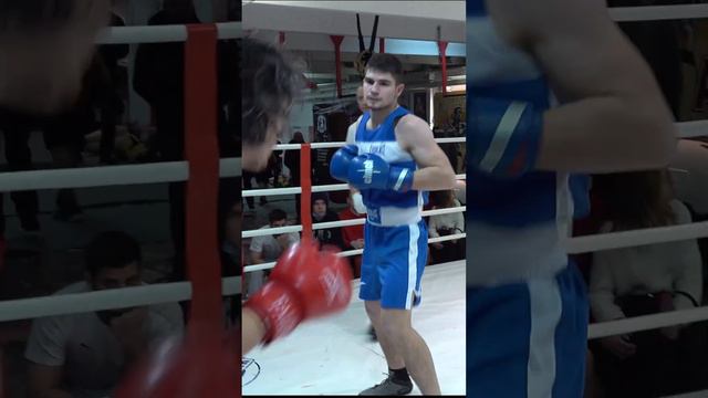"Я ждал когда он устанет-говорит боксер"- А я не устал! - "Да я уже понял)))" Два нокдауна