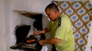 Жена отдыхает. Котлеты из Светофора - рыбные и мясные , такие вкусные. Готовлю на печи