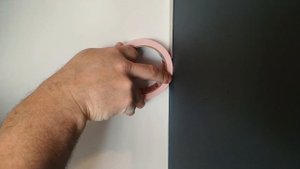 Как аккуратно наклеить малярный скотч на угол. (для инстаграма)