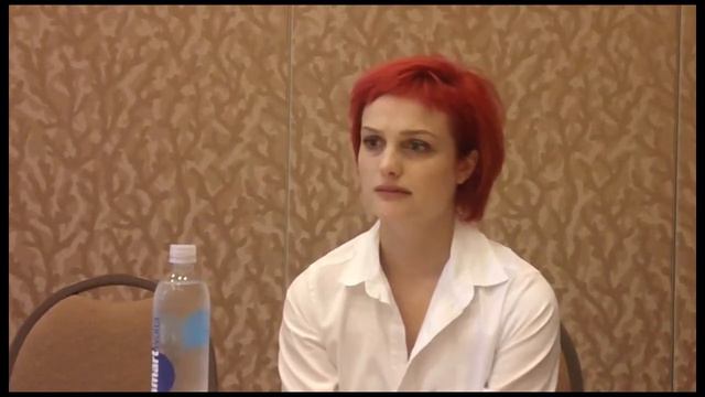 Alison Sudol Interview - DIG смотреть онлайн