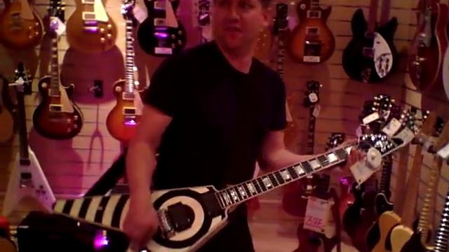 Zakk Wylde Gibson Flying V Bullseye test på Musikbörsen i Malmö! смотреть онлайн