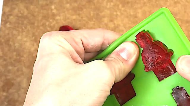DIY: EDIBLE Jolly Rancher Jell-O Legos!  #real Jolly Ranchers, #easy #delicious