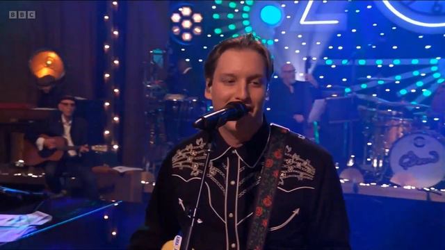 George Ezra on Jools' Annual Hootenanny - Green Green Grass смотреть онлайн
