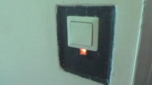 Прикол_ Вместо кнопки вызова лифта - выключатель