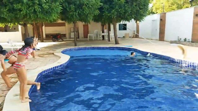 DESAFIO CAÇA AOS OVOS NA PISCINA COM MEUS AMIGOS - Leticia e Af смотреть онлайн