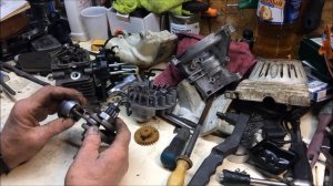 Четырёх-тактный Штиль 4180 ,,базовый мотор,,.Перекосило шатун коленвала_! Замени карбюратор !)